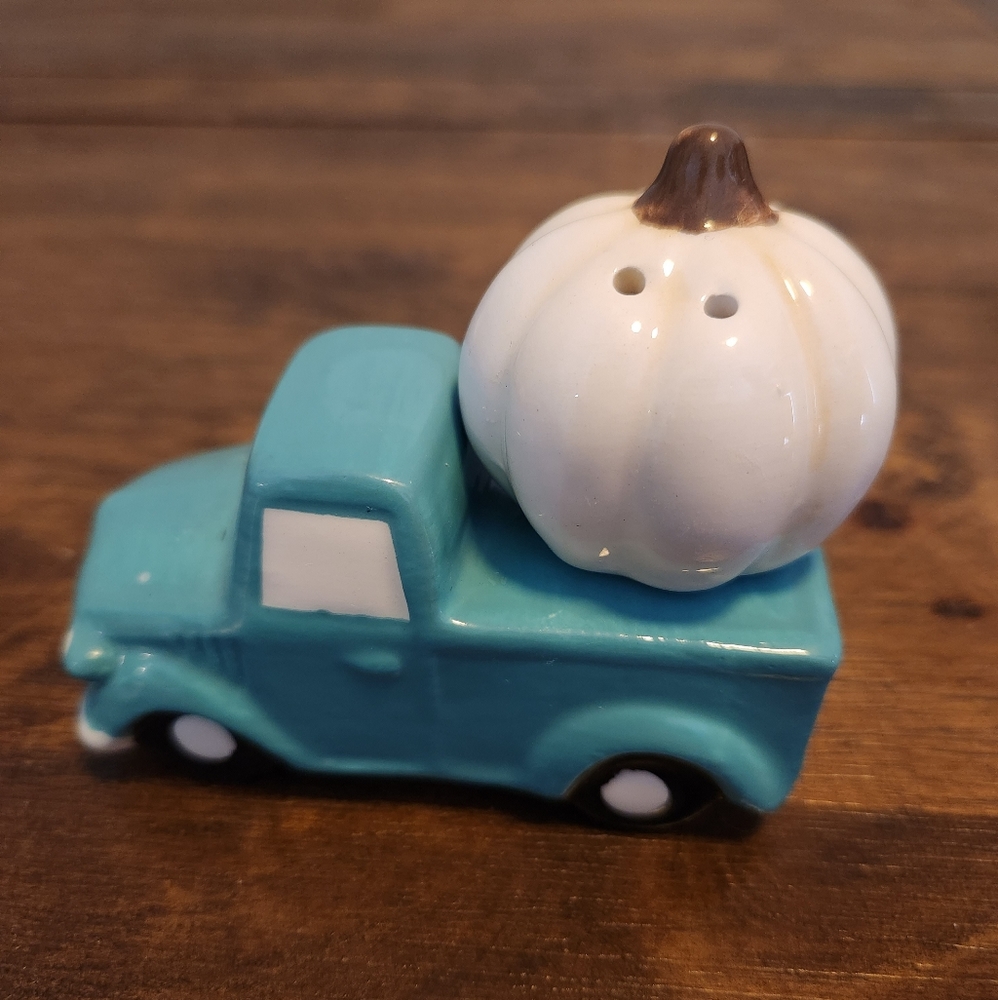 Autumn Salt & Pepper Shaker Set, Retro Teal Truck with Pumpkin Harvest Decor
